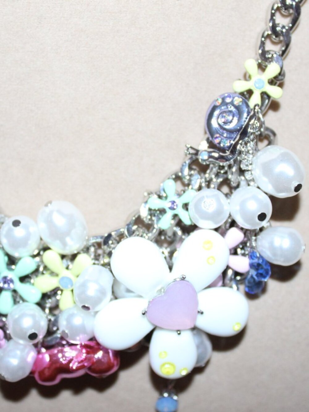 NWT Betsey Johnson bib statement necklace and matching earrings set. STUNNING! - Picture 12 of 15
